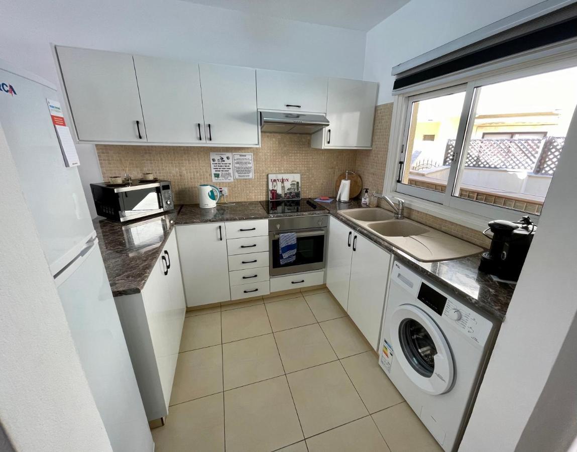 109 Queens Gardens, Paphos Apartment Exterior photo