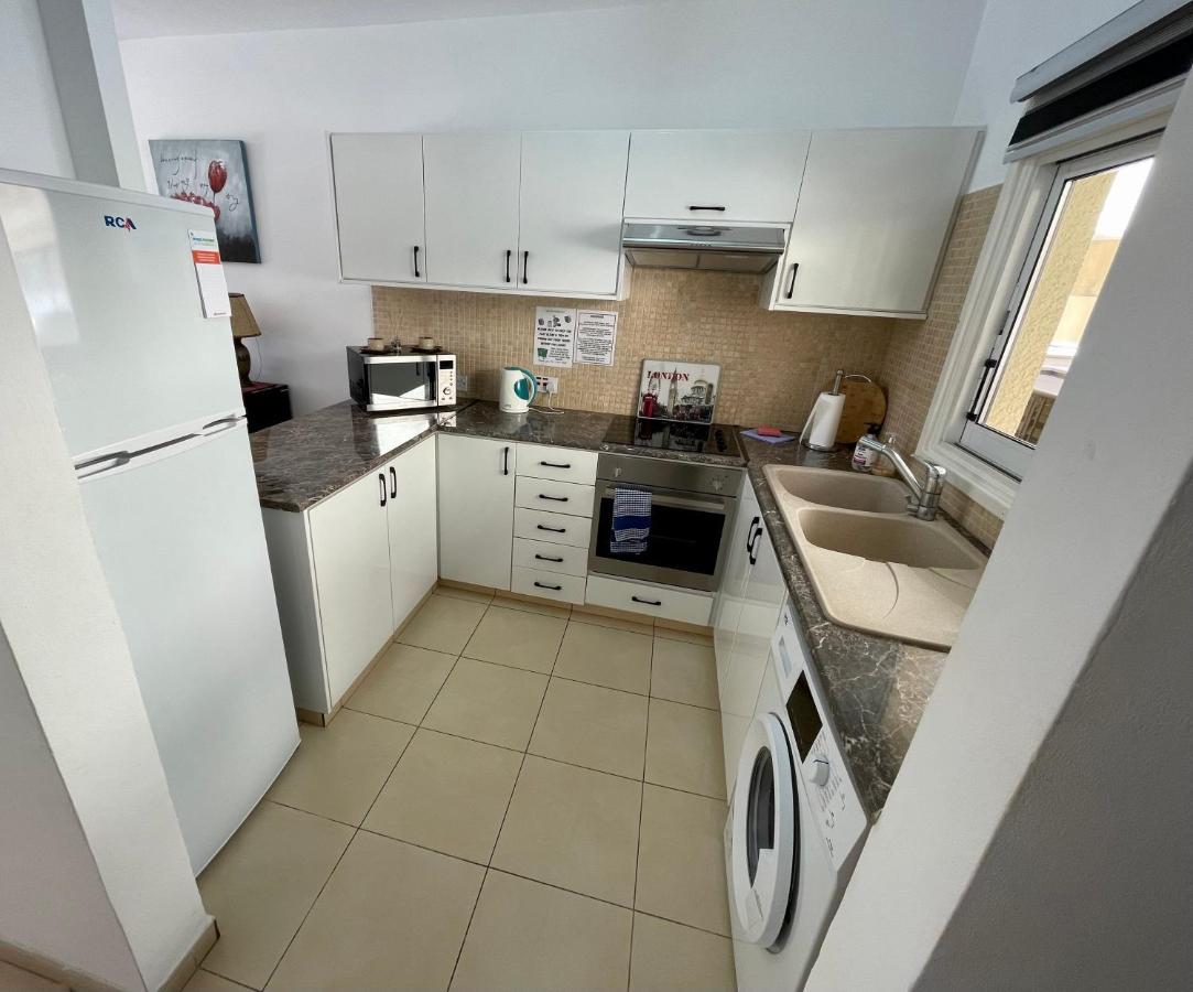 109 Queens Gardens, Paphos Apartment Exterior photo